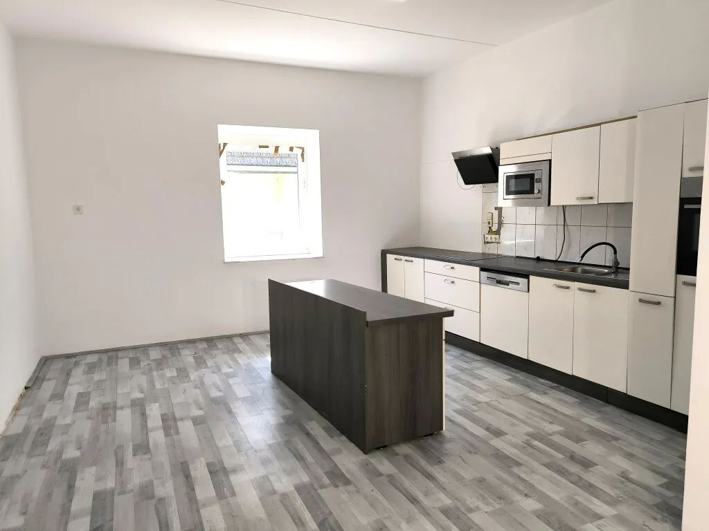 Elegante Altbau-Wohnung mit ca. 254 m² Wohnfläche mit Balkon im Zentrum von Völkermarkt - Ansicht 3