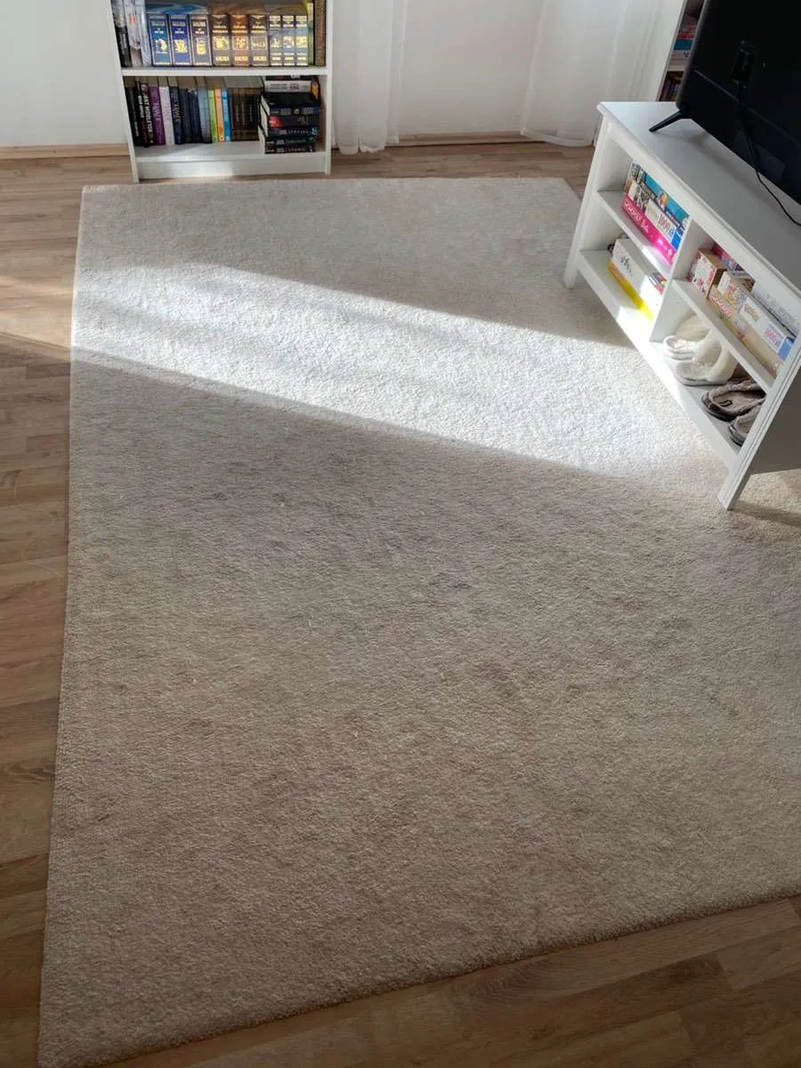 Teppich weiß ca 3x4 Meter, € 0,- (6094 Axams)