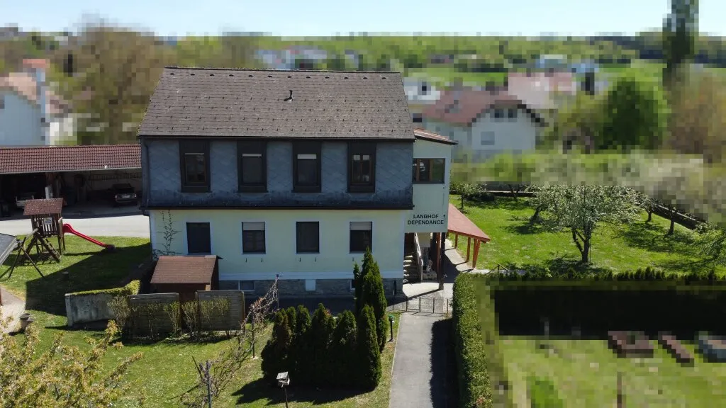 Großzügiges Wohnhaus mit vielseitiger Raumaufteilung im Zentrum von Bad Tatzmannsdorf - Ansicht 2