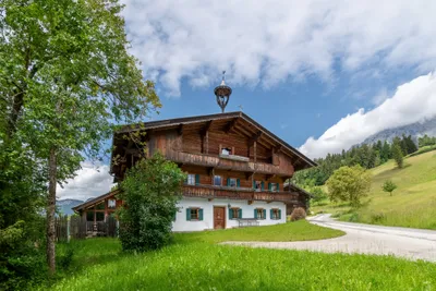 5-Zimmer-Immobilie mieten in Kufstein – 306 m², € 6.600 – Bild 1 von 8