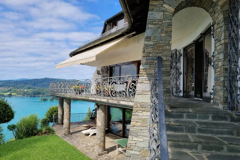 Villa am Wörthersee in spektakulärer Seeblicklage mit Schwimmhalle - Ansicht 3