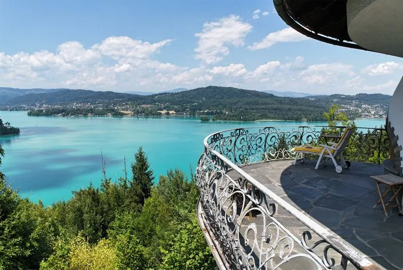 Villa am Wörthersee in spektakulärer Seeblicklage mit Schwimmhalle - Ansicht 2