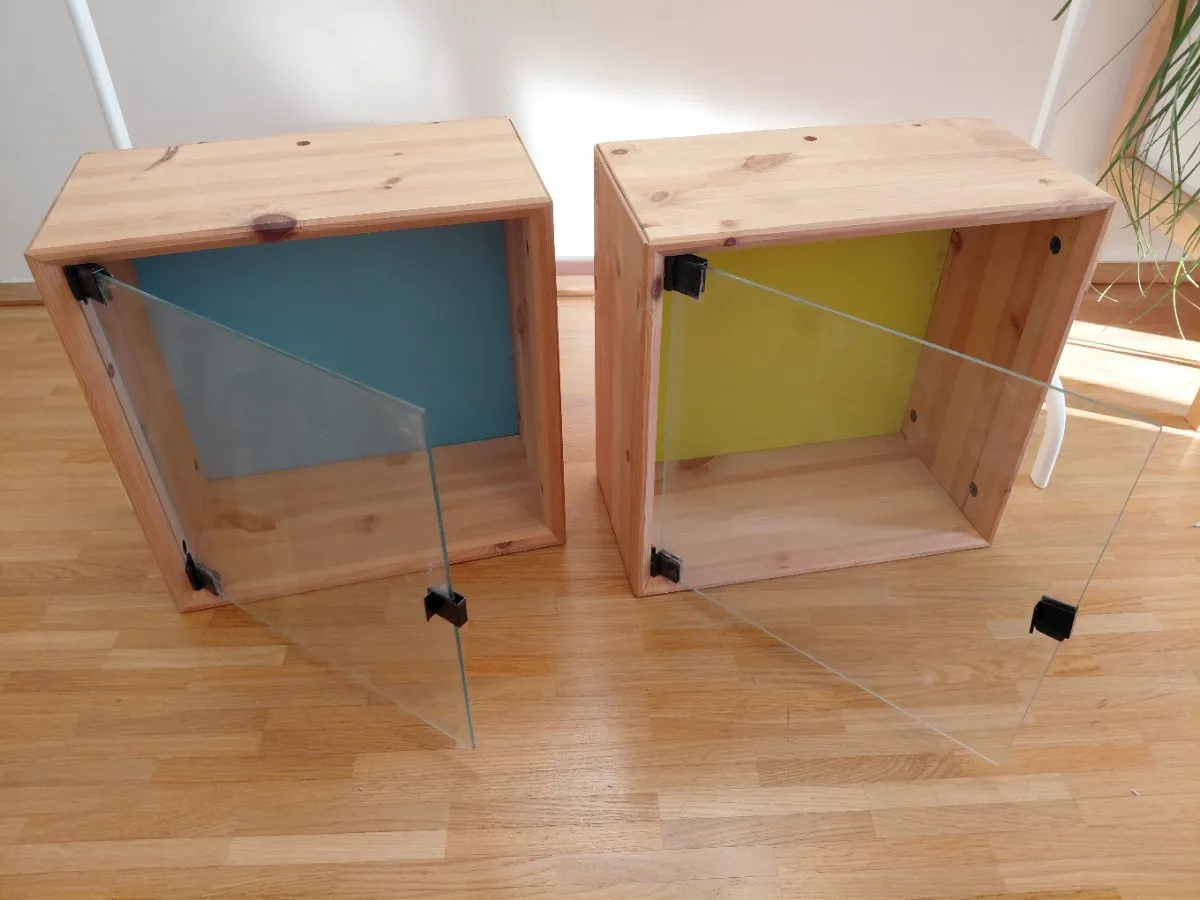2x IKEA NORNÄS Wandvitrine / Schaukasten - Kiefer massiv, € 15,- (8010 Graz)