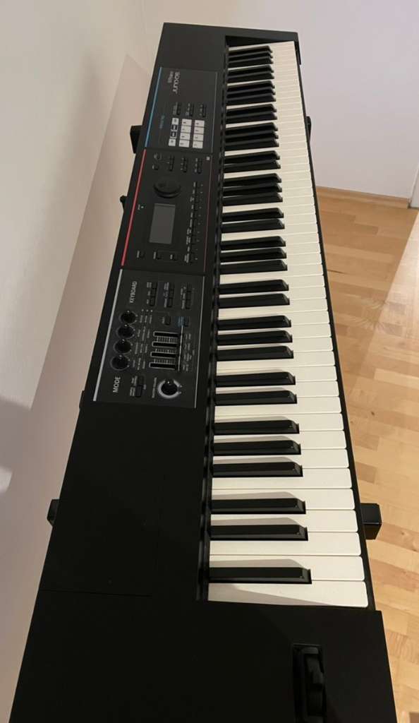 Roland Juno orders DS-88 Synthesizer + Zubehör