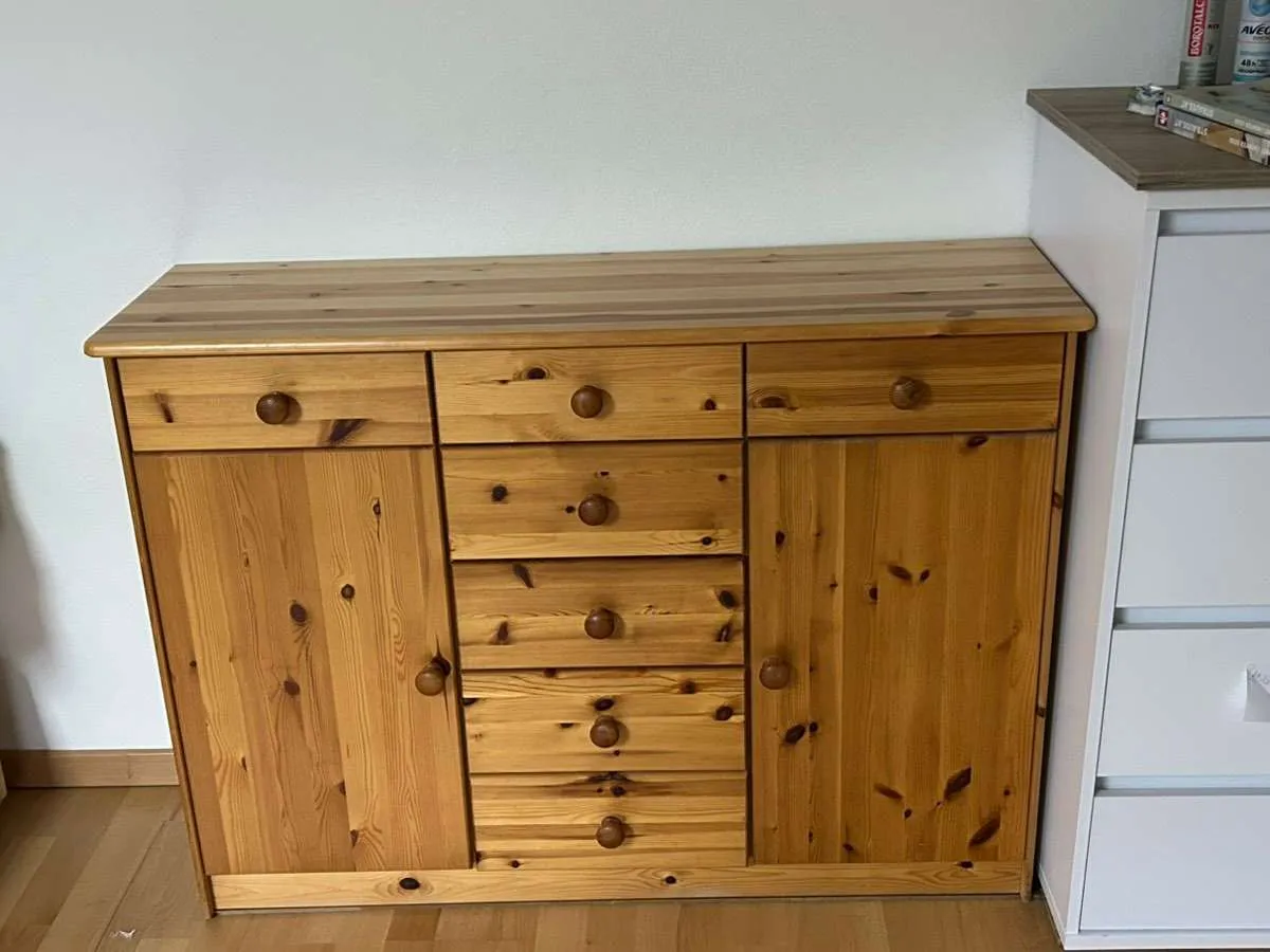 Kiefer massivholz Kommode, € 30,- (4600 Wels)