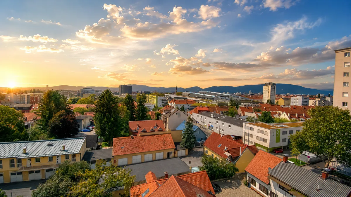 Renovierte Eigentumswohnung mit Fischgrätparkett & unverbaubarem Fernblick | nur € 176 BK inkl. Heizung - Ansicht 2