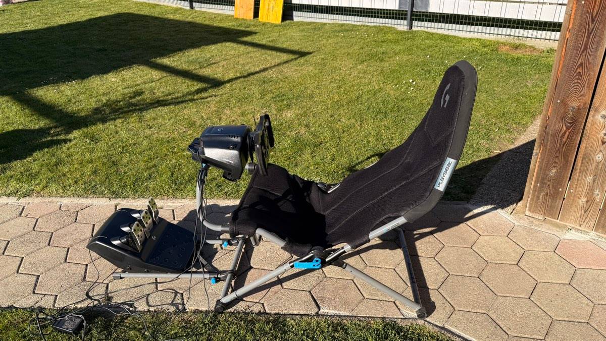 Logitech Playseat + Logitech Racing Wheel
