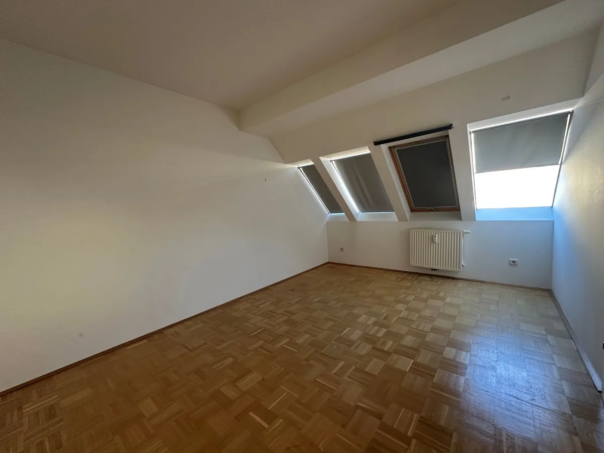 Lässige DG - Wohnung in zentraler Innenstadtlage direkt neben dem Grazer Stadtpark - Widok 2