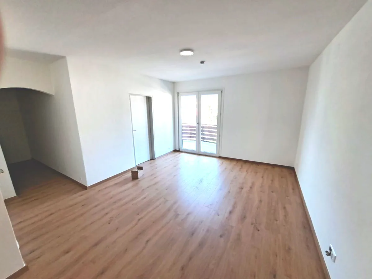 Zentrale und schöne 2-Zimmer Wohnung mit großer Loggia – pohled 3
