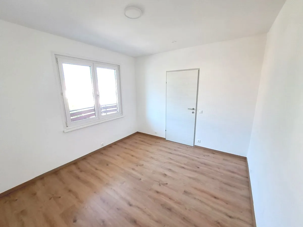 Zentrale und schöne 2-Zimmer Wohnung mit großer Loggia – pohled 2