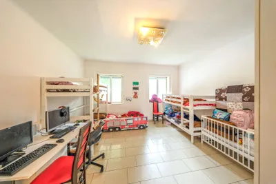 Haus kaufen in Wien – 746 m², € 450.000 – Bild 2 von 6