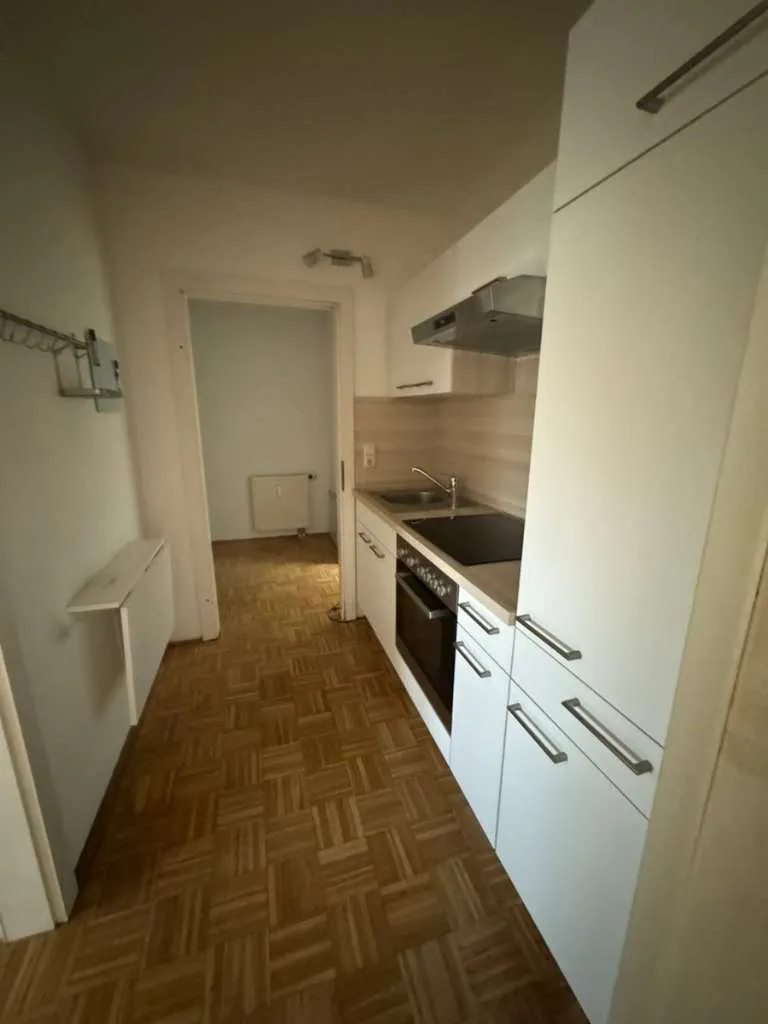 Entzückende Dachgeschoss Wohnung mit zwei getrennt begehbaren Zimmer - Widok 2