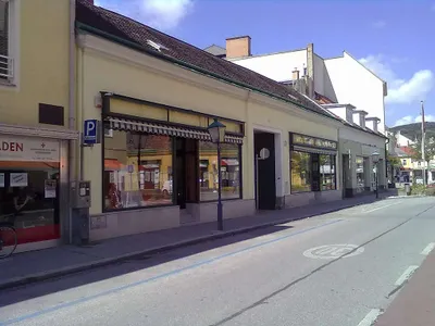 2-Zimmer-Gewerbeimmobilie mieten in Baden – 55 m², € 1.566 – Bild 2 von 6