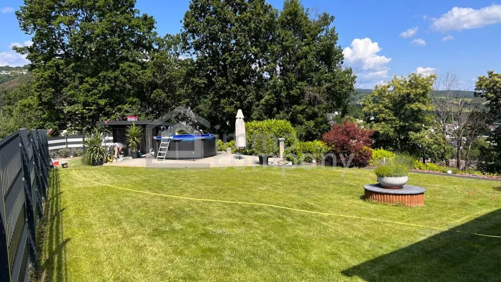 NATUR - RUHE - HERRLICHER AUSBLICK - Zwei Häuser, großer Garten, Doppelgarage! - Widok 2