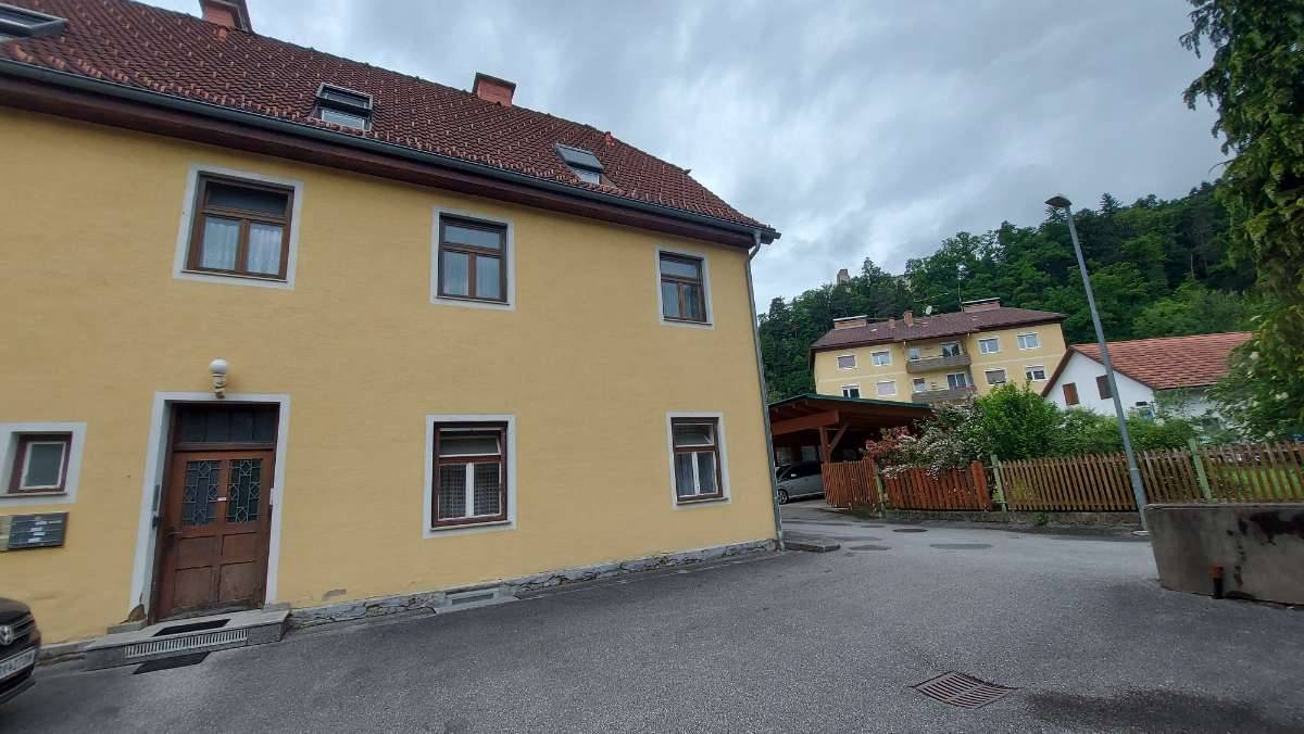 Anleger aufgepasst - Attraktives Mehrfamilienwohnhaus mit Nebengebäude und 4 Garagen in ruhiger Lage am Rande des Stadtzentrums Voitsberg - Visning 2