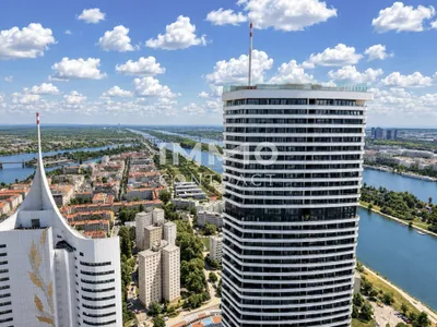 Skyline & Wasserblick - Exklusive Loggiawohnung im DC2 Tower