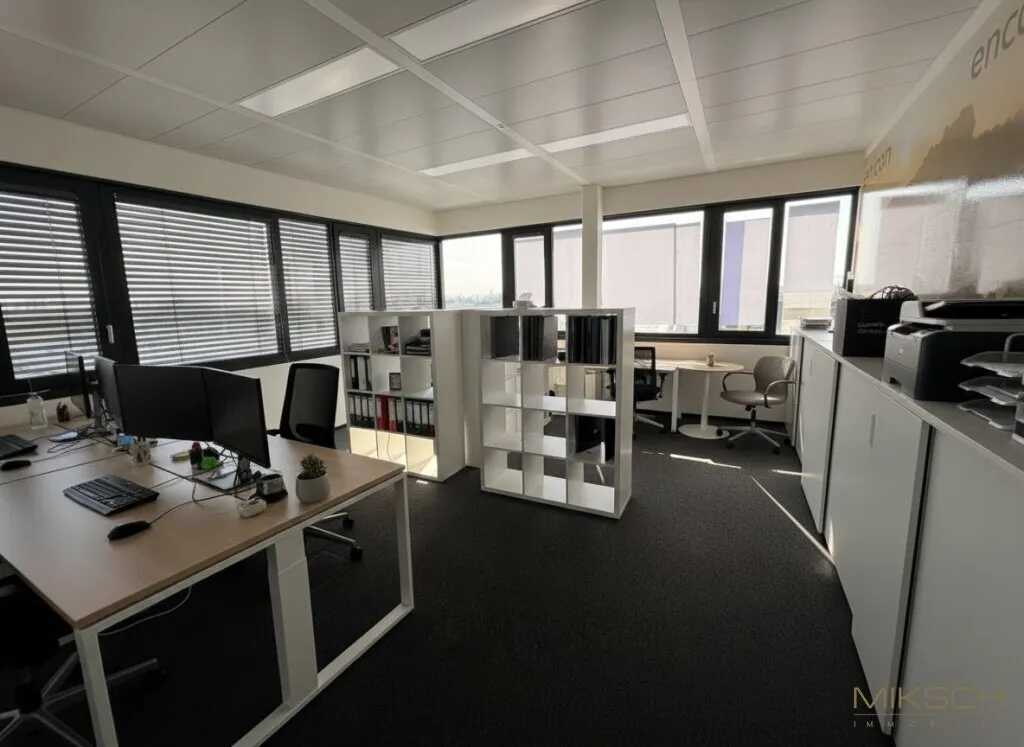 Modernes Büro in 2540 Bad Vöslau I 280m² I Terrasse I Lift I nähe Autobahn & Wien I E Ladestationen - Ansicht 2