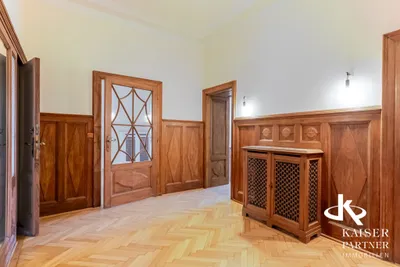 Exklusiver Stilaltbau mit 2 Balkonen im vormaligen Palais Fischer, ruhige Lage, gleich beim Karlsplatz! – Bild 2