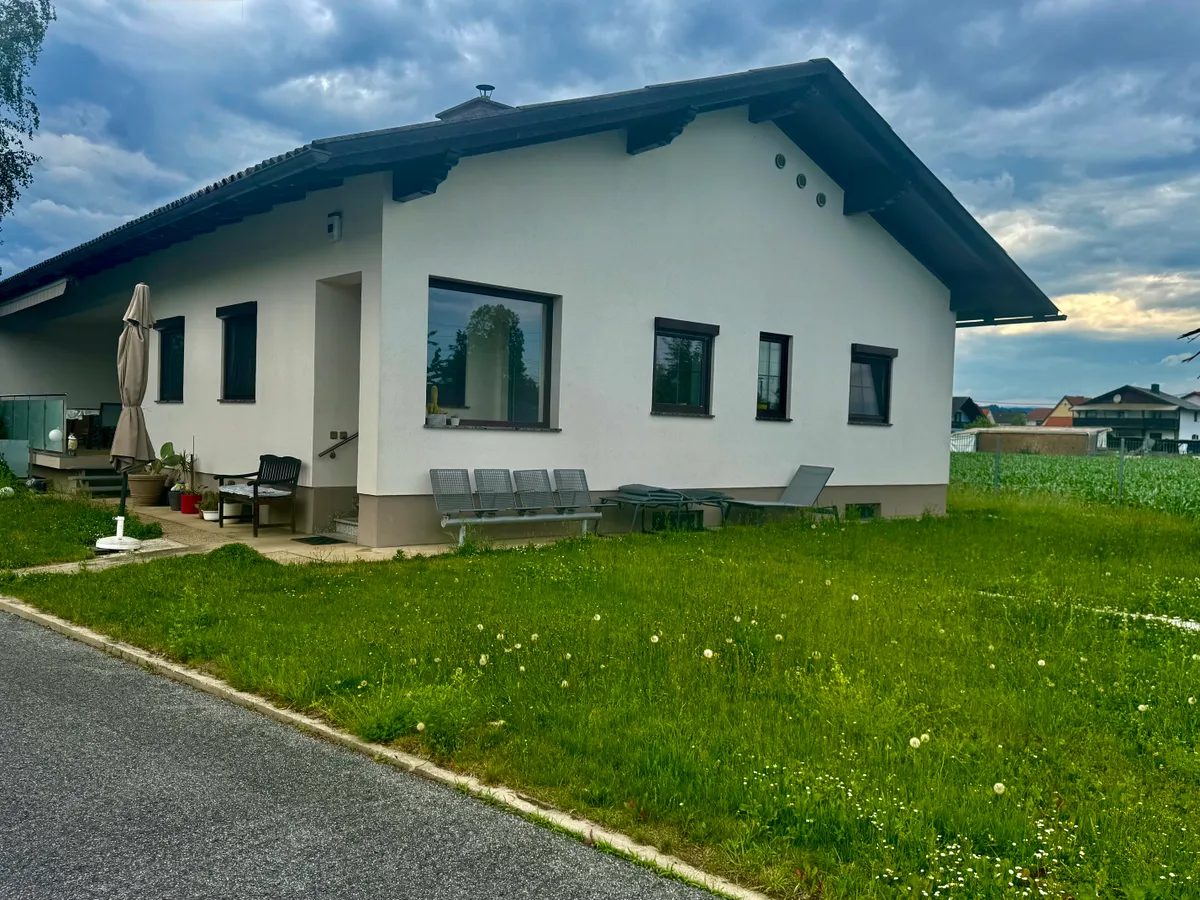 Vollunterkellert! Komfortables Wohnen auf einer Ebene ! Gartenhäuschen! Pool! - Ansicht 2