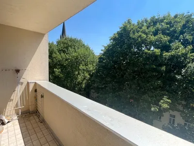 Nähe Gersthof: schöne 4 Zi.-Balkonwohnung in ruhiger begrünter Innenhoflage – Bild 2