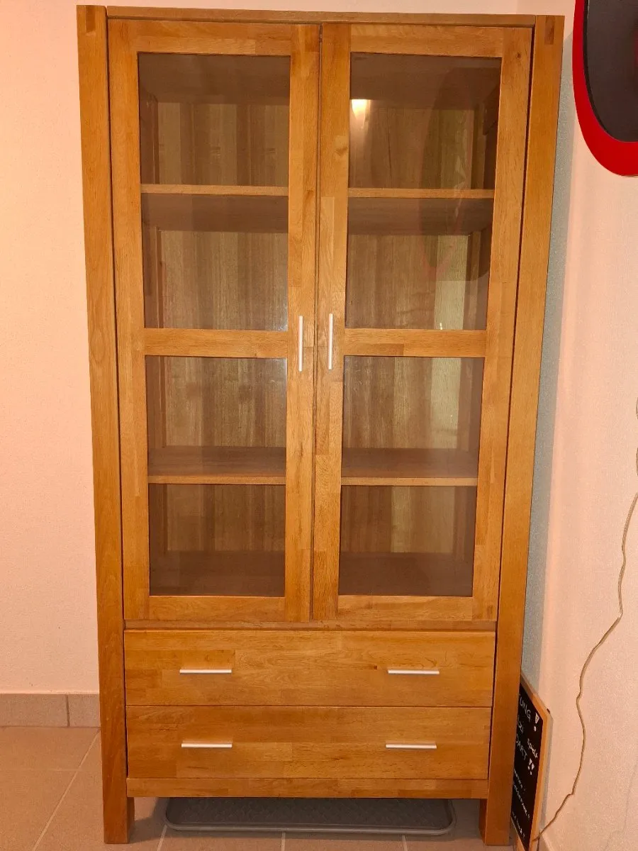 Jysk Royal Oak Hage Vitrine Eiche Vollholz, € 150,- (4802 Ebensee)