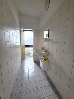 5-Zimmer-Gewerbeimmobilie mieten in Steyr – 195 m², € 860 – Bild 10 von 11