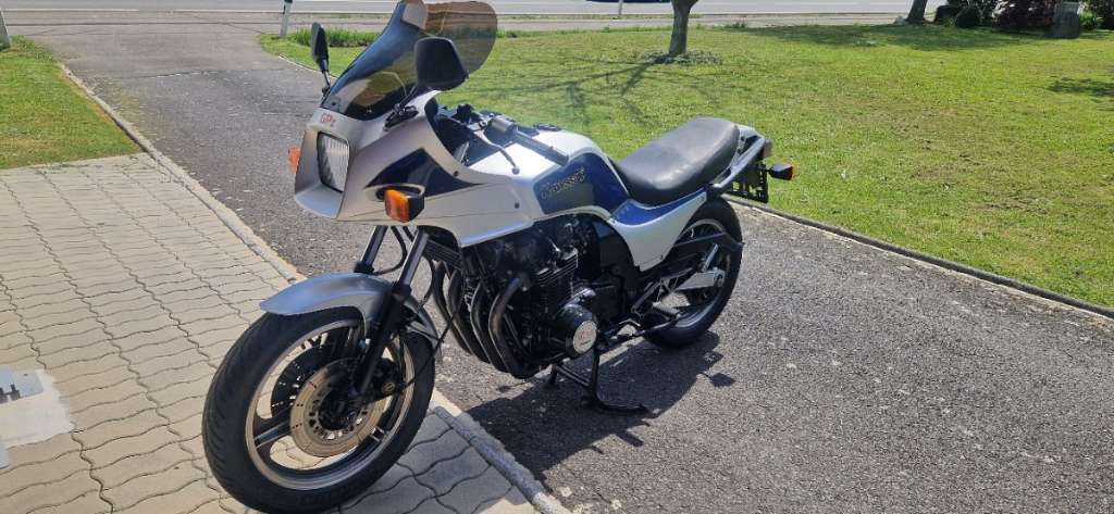 Kawasaki GPZ 1100 Tourer