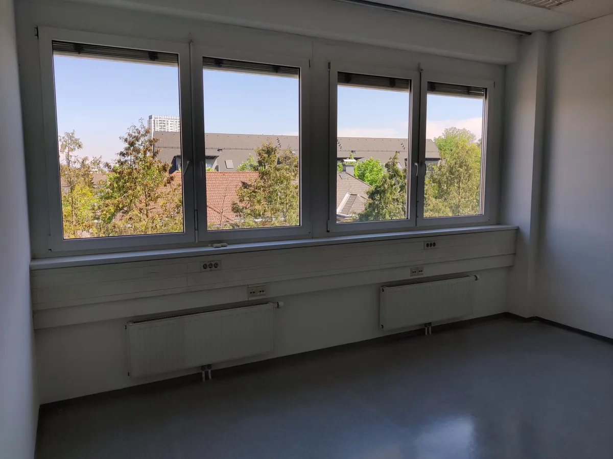 Mehrraumbüro mit 4 Büros, Serverraum, Kleinküchenraum & Klimatisierung - 151,32 m² im 2. Stock im BIZ Wels 2.S-16/22 - Ansicht 2