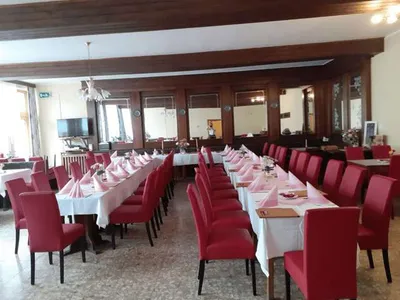 16-Zimmer-Gewerbeimmobilie kaufen in Neunkirchen – 925 m², € 350.000 – Bild 3 von 4