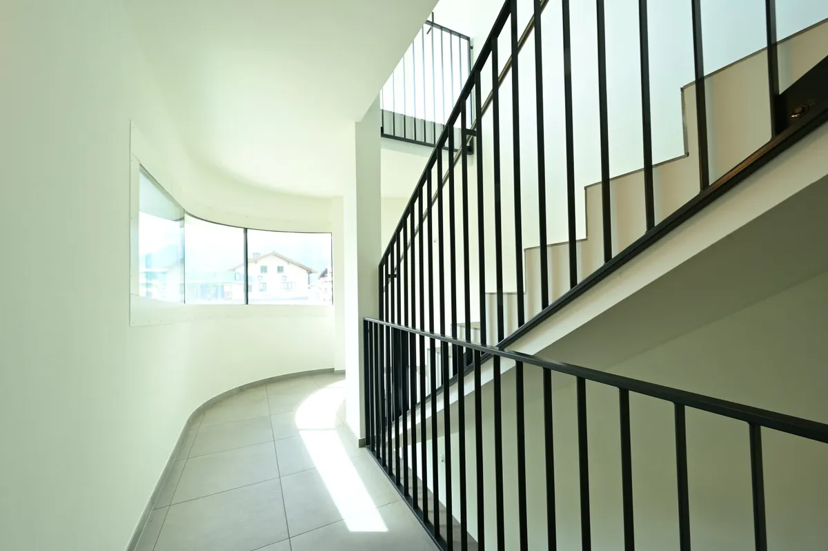 SAALFELDEN | Büro- / Praxisfläche mit markanter Architektur und fexibel teilbaren 264 m² Nutzfläche - Ansicht 2