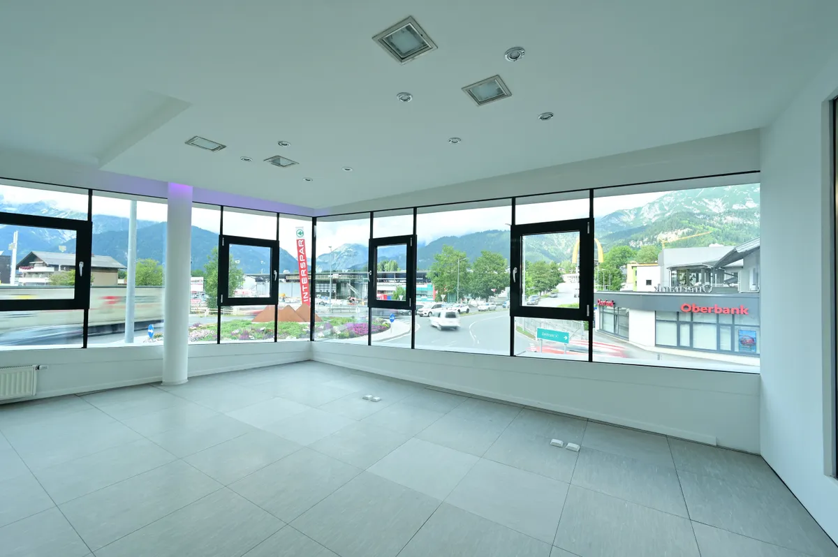 SAALFELDEN | Büro- / Praxisfläche mit markanter Architektur und fexibel teilbaren 264 m² Nutzfläche - Ansicht 3