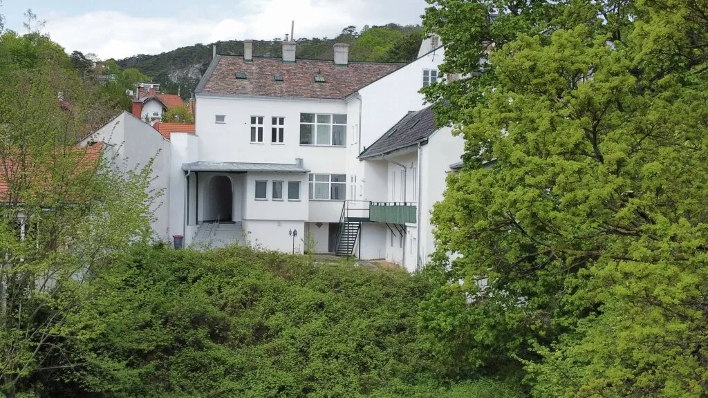 Sanieren, Dachgeschoss ausbauen und danach Wohnen und Arbeiten in bester Badener Zentrumslage - Ansicht 2