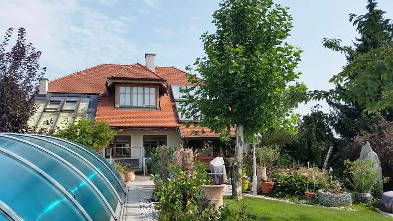 Landhausvilla mit Pool in Stadtrandlage, 208 m², , (4910