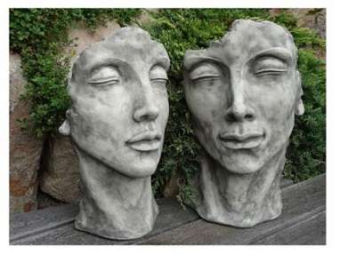 Steinfigur Maske Frau Mann Küssend Gesicht zum Hängen Steinguss  Frostfest 