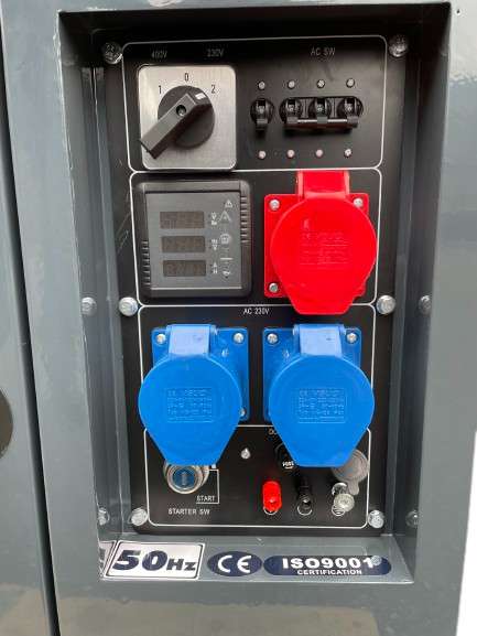 revolt Notstromaggregat: Benzin-Inverter-Generator, Display, 5.500