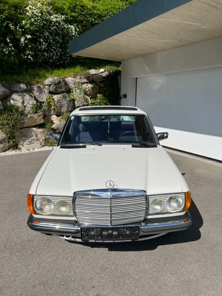 Mercedes-Benz 200 W123 Limousine, 1979, 154.000 km, € 9.999,- - willhaben