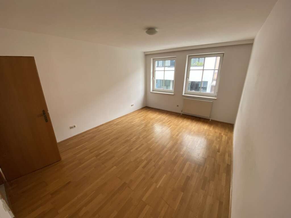 Ruhige, Geräumige 2-Zimmer Wohnung Mit Einbauküche Im Zentrum Von Ried ...