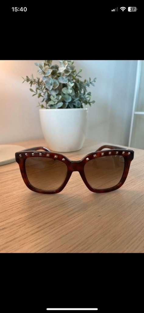 Valentino Sonnenbrille Damen, € 180,- (4048 Großamberg (Gde.: Puchenau)) -  willhaben