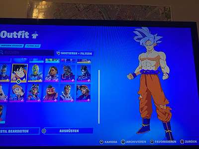 Ps4 em bom estado com conta de fortnite de 200 skins q custou 800€ Loures •  OLX Portugal