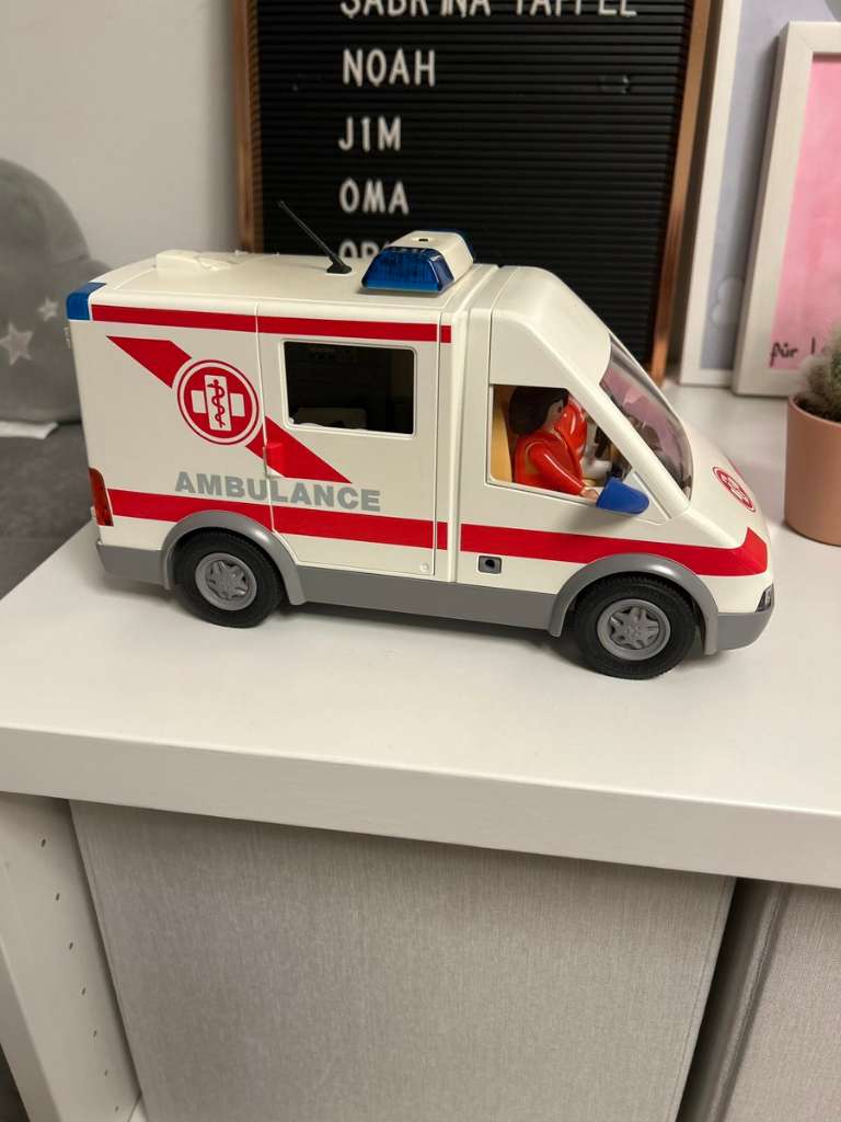 (verkauft) Playmobil Rettungsauto mit Blaulicht