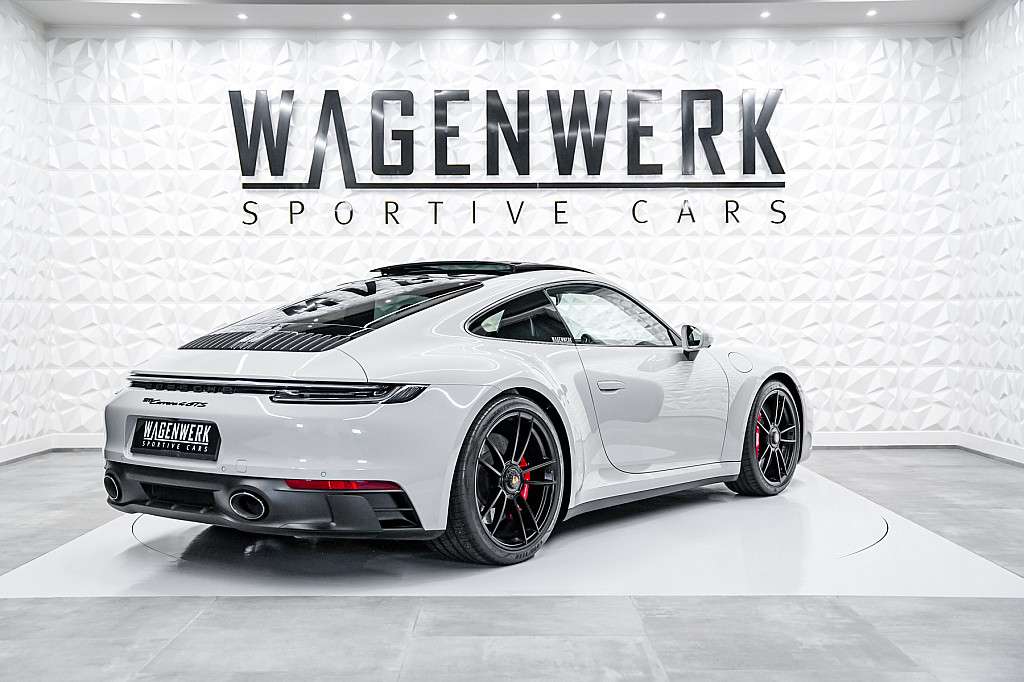 Porsche 911 Carrera 4 GTS HINTERACHSLENKUNG INNODRIVE L Sportwagen /  Coupé, 2022, 9.800 km, € 233.992,- - willhaben