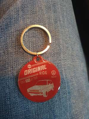 Original Volvo Schlüsselanhänger aus Metall, € 15,- (4840 Am Landlberg) -  willhaben