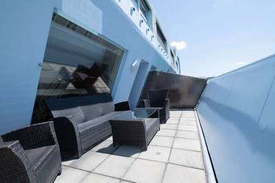 Dachgeschoss-Maisonette mit Terrasse in zentraler Lage zu vermieten / Top floor apartment (duplex apartment) with terrace for rent