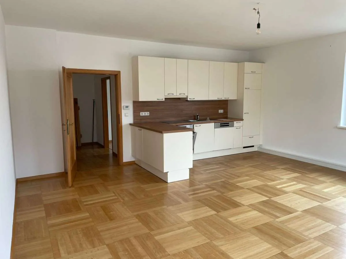 Sehr helle, freundliche 74 m² Zweizimmer Wohnung - Ansicht 2