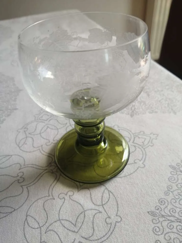 Altes Weinglas, € 12,- (1210 Wien)