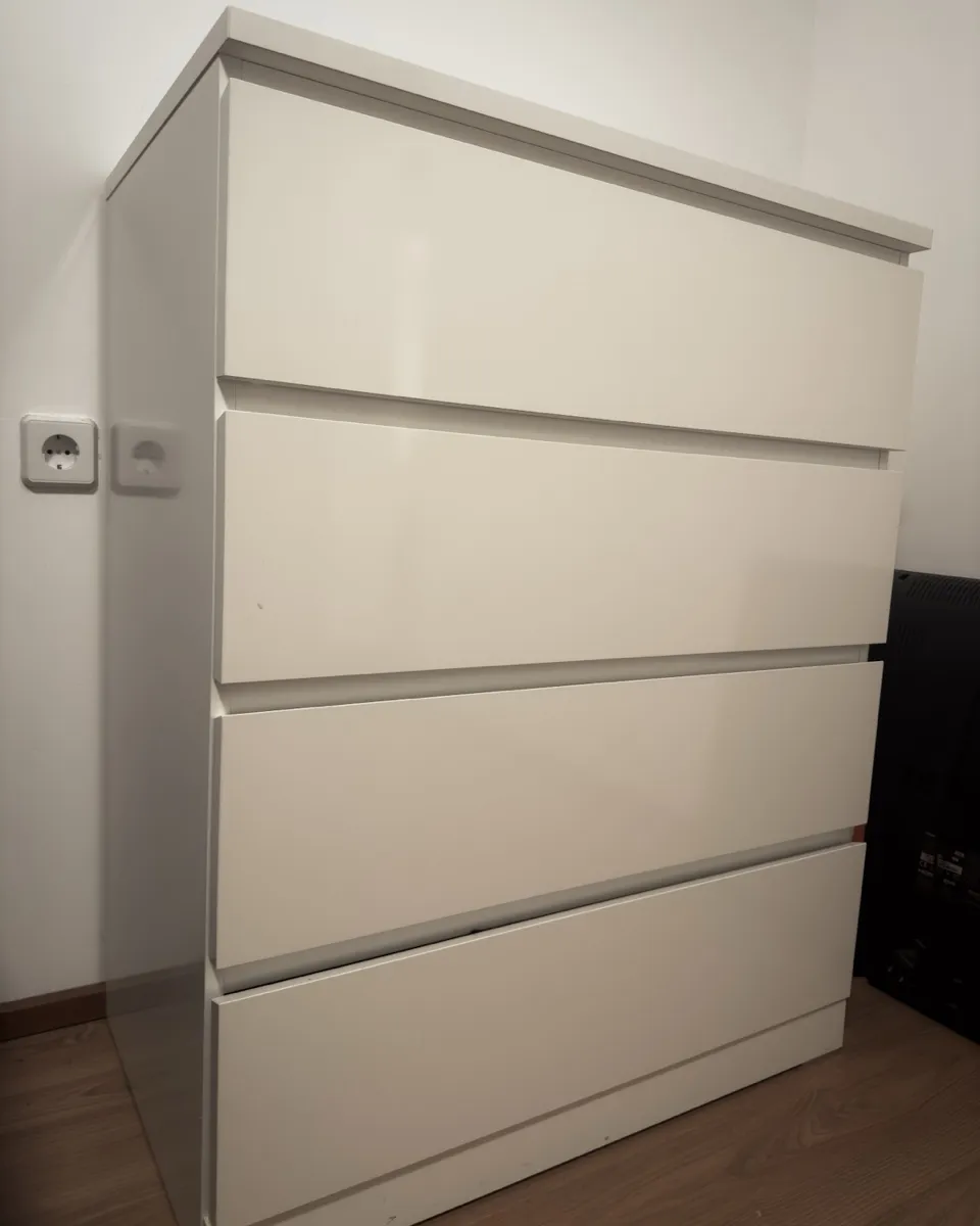 IKEA MALM Kommode - Weiß Hochglanz, € 60,- (9020 Klagenfurt, 01.Bez.:Innere Stadt)