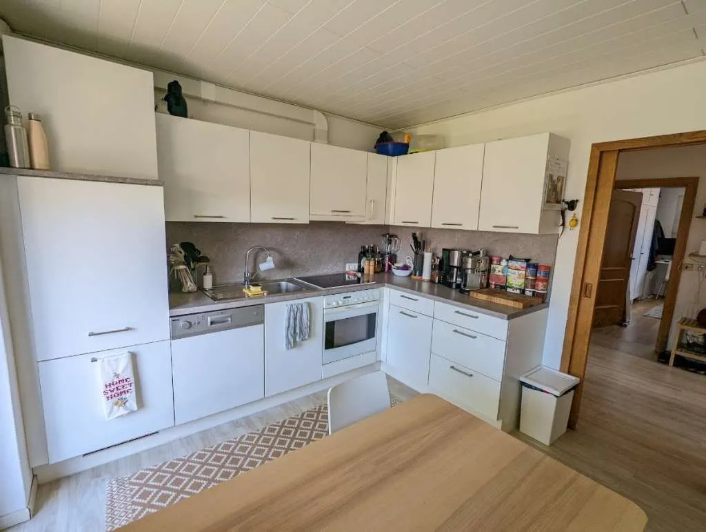 Helle Wohnung im Zentrum von Neuhofen/ Kr. mit Gartennutzung, Balkon u. 2 Stellplätze - Ansicht 3