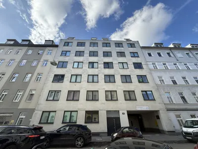 Geräumige 2-Zimmer Wohnung mit großem Wohnzimmer und begehbarem Kleiderschrank in urbaner Lage