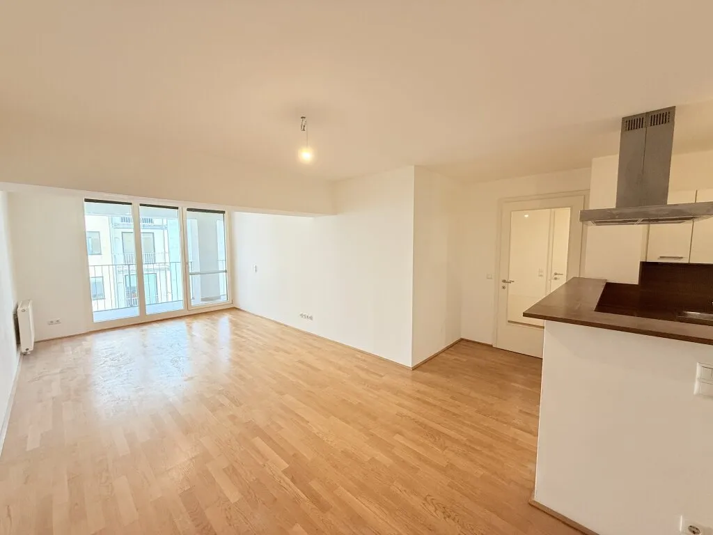 Geräumige 2-Zimmer Wohnung mit großem Wohnzimmer und begehbarem Kleiderschrank in urbaner Lage - Widok 3