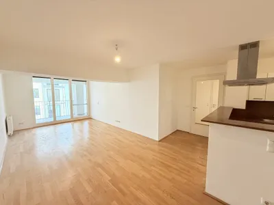 Geräumige 2-Zimmer Wohnung mit großem Wohnzimmer und begehbarem Kleiderschrank in urbaner Lage – Bild 3